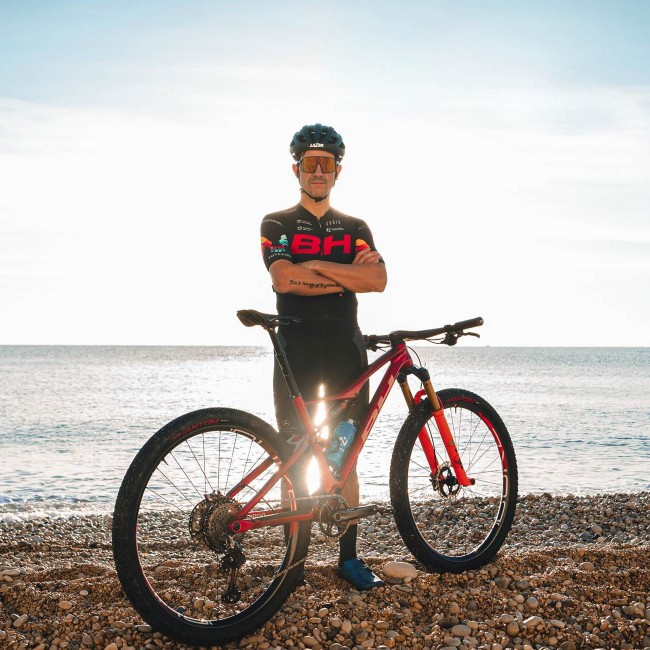 BH COLOMA TEAM 2023 Radtrikot kurzarm-Radsport-Profi-Team BH COLOMA TEAM 2023 Radtrikot kurzarm-Radsport-Profi-Team